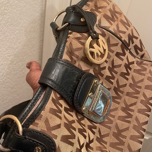 Michael Michael Kors please check all picture of condition - Picture 6 of 16
